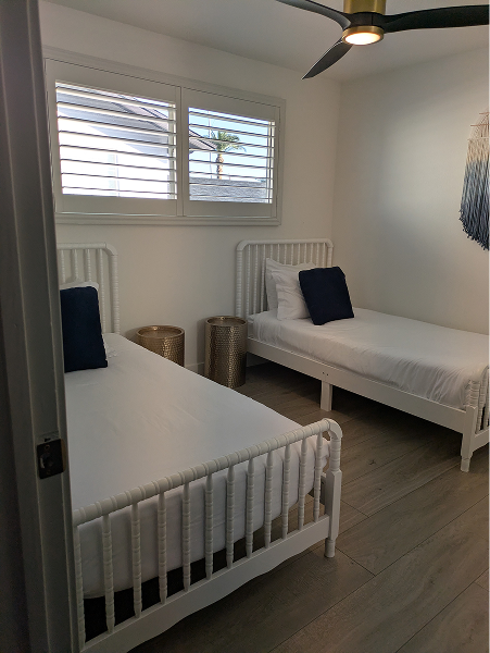 PXL_20251129_225018943